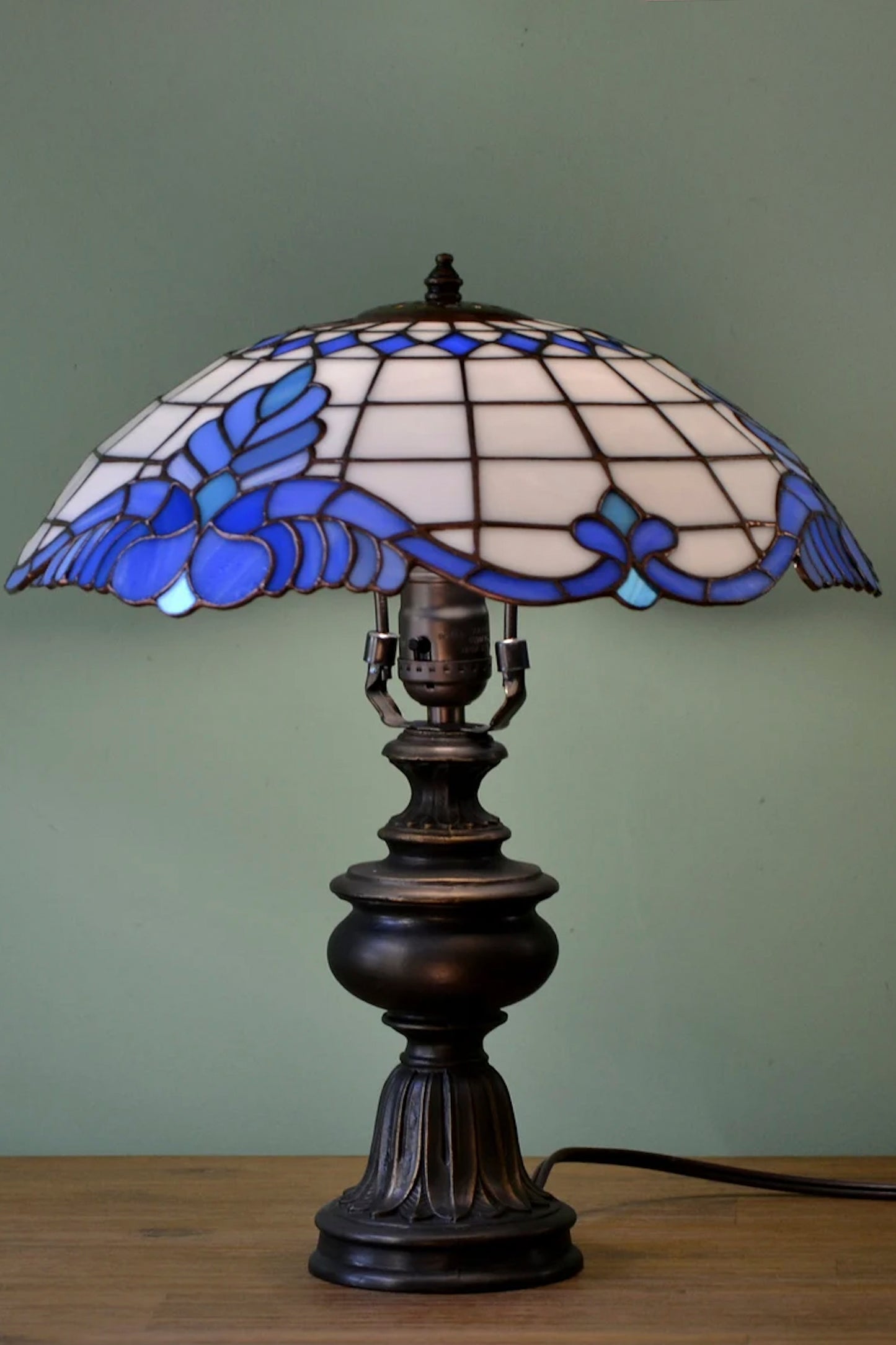 Stained glass table lamp Tiffany style Classic Tiffany design Desk lamp White & blue lamp Baroc pattern Mother's day gift Living room decor