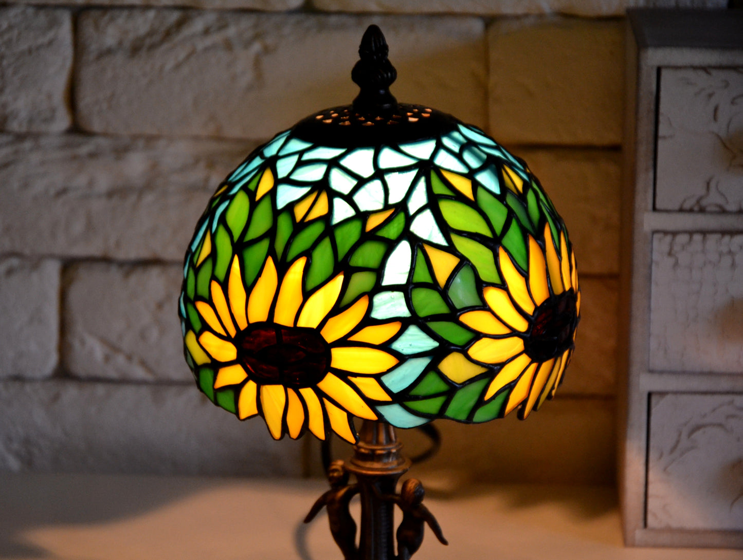 Stained glass lamp Tiffany style Bed side lamp Sunflower pattern Glass flowers Mother's day gift