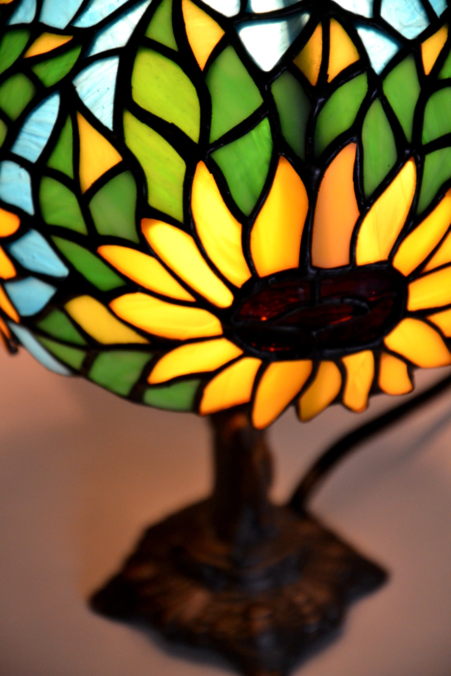 Stained glass lamp Tiffany style Bed side lamp Sunflower pattern Glass flowers Mother's day gift