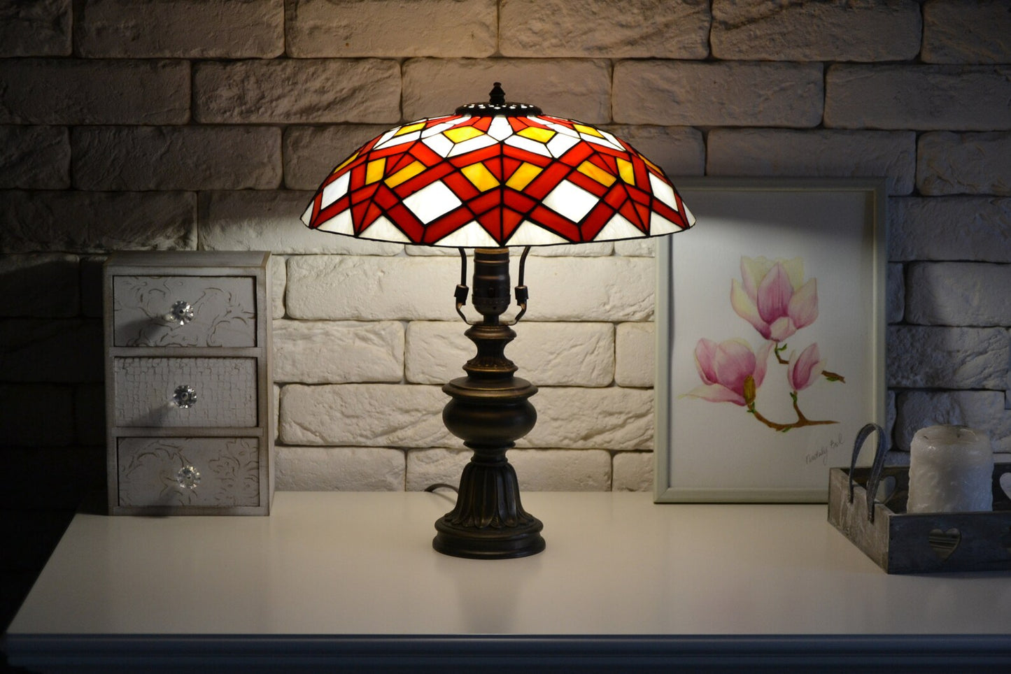Tiffany lamp Stained glass lamp Geometric pattern Red table lamp Desk lamp Bronze base Mother's day gift