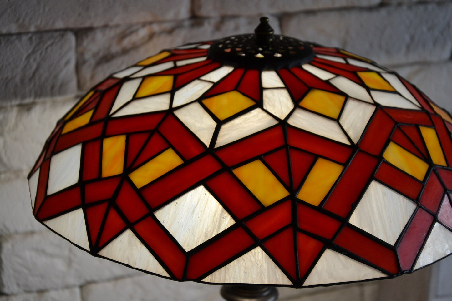 Tiffany lamp Stained glass lamp Geometric pattern Red table lamp Desk lamp Bronze base Mother's day gift
