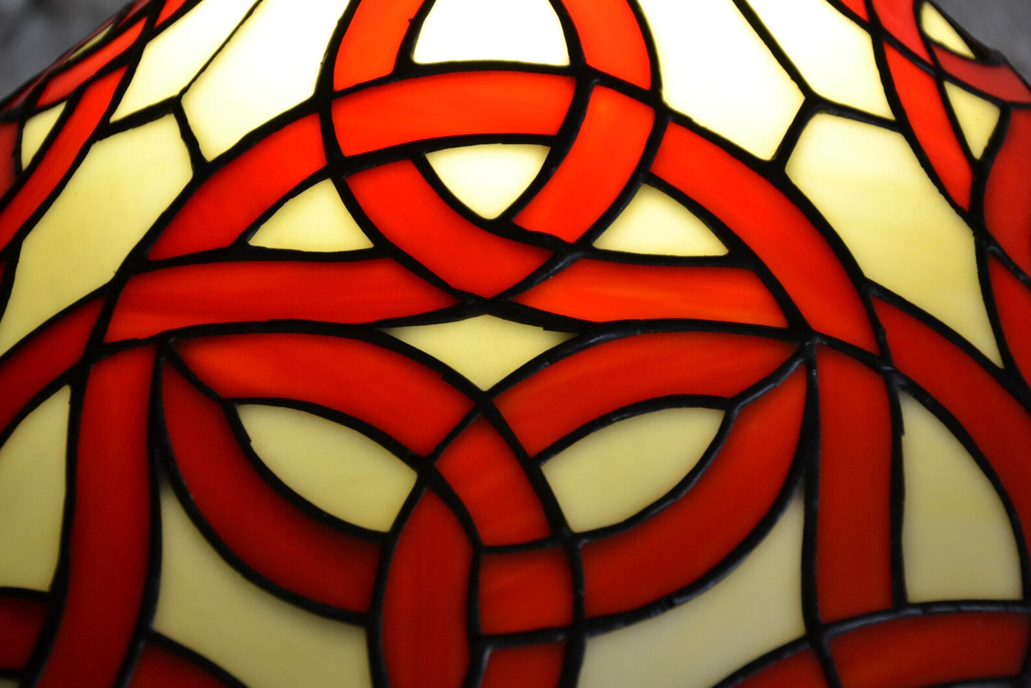 Tiffany lamp Table lamp Stained glass desk lamp Mother's day gift Uroboros pattern Tiffany style lamp Bronze base Red lamp