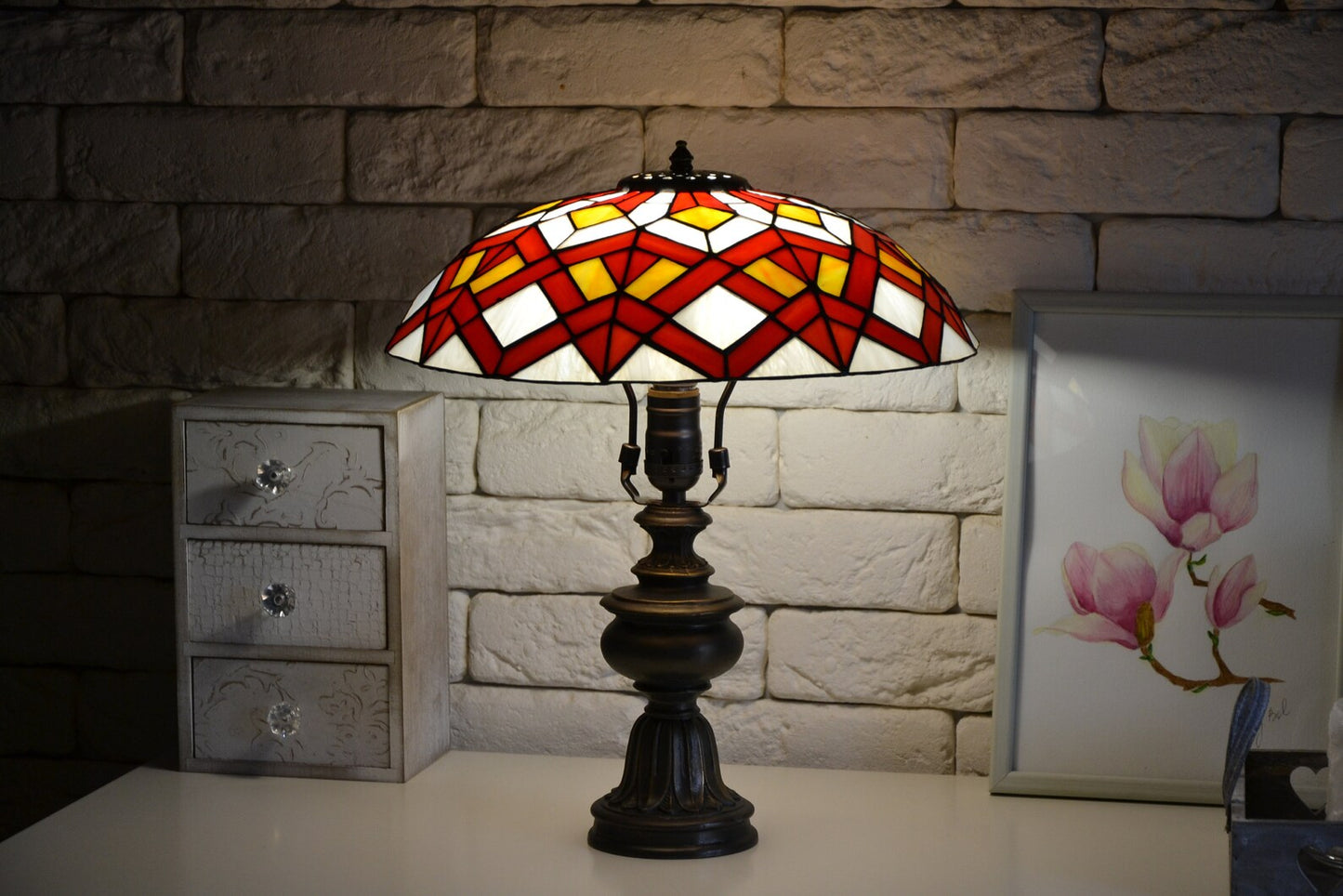 Tiffany lamp Stained glass lamp Geometric pattern Red table lamp Desk lamp Bronze base Mother's day gift