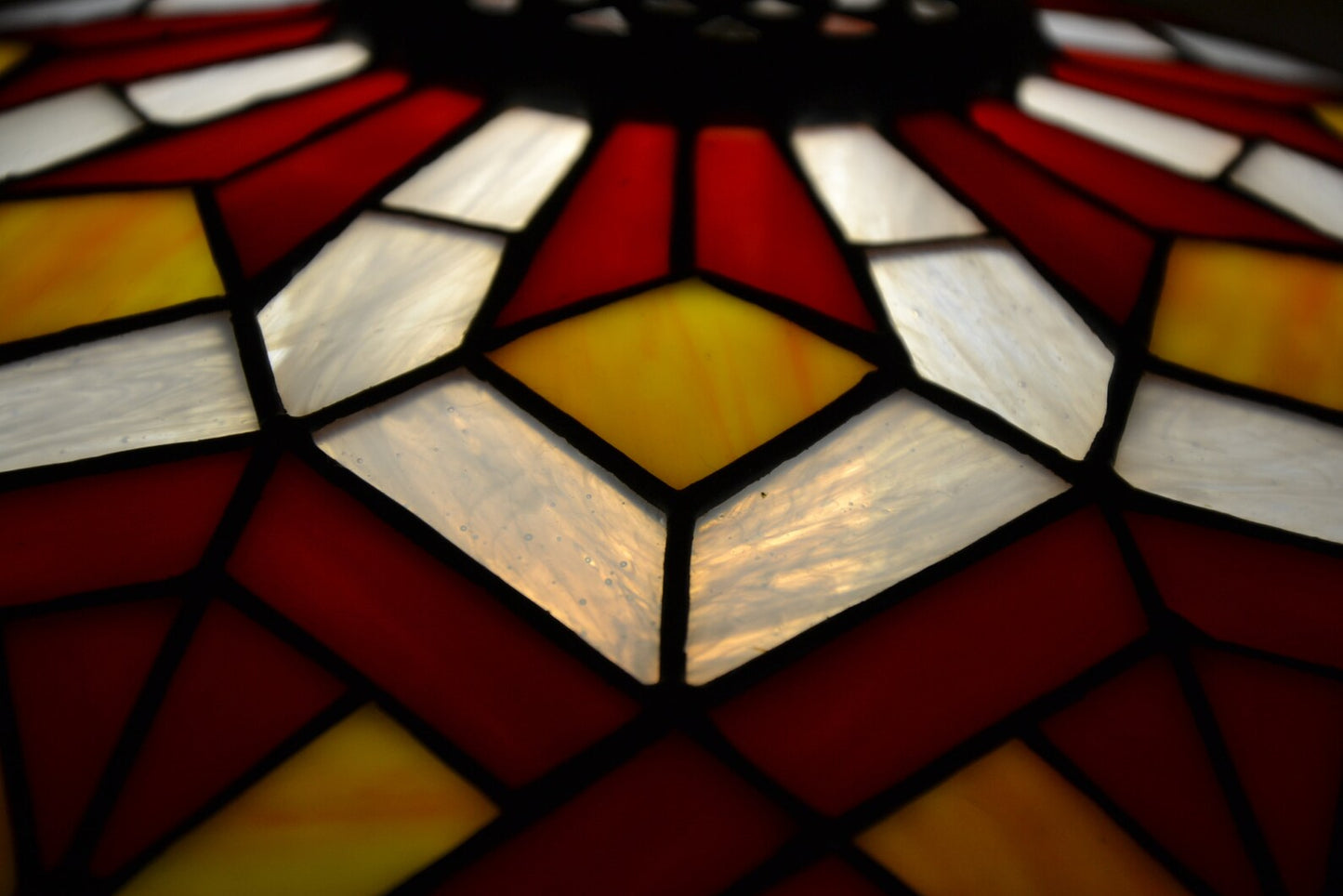 Tiffany lamp Stained glass lamp Geometric pattern Red table lamp Desk lamp Bronze base Mother's day gift