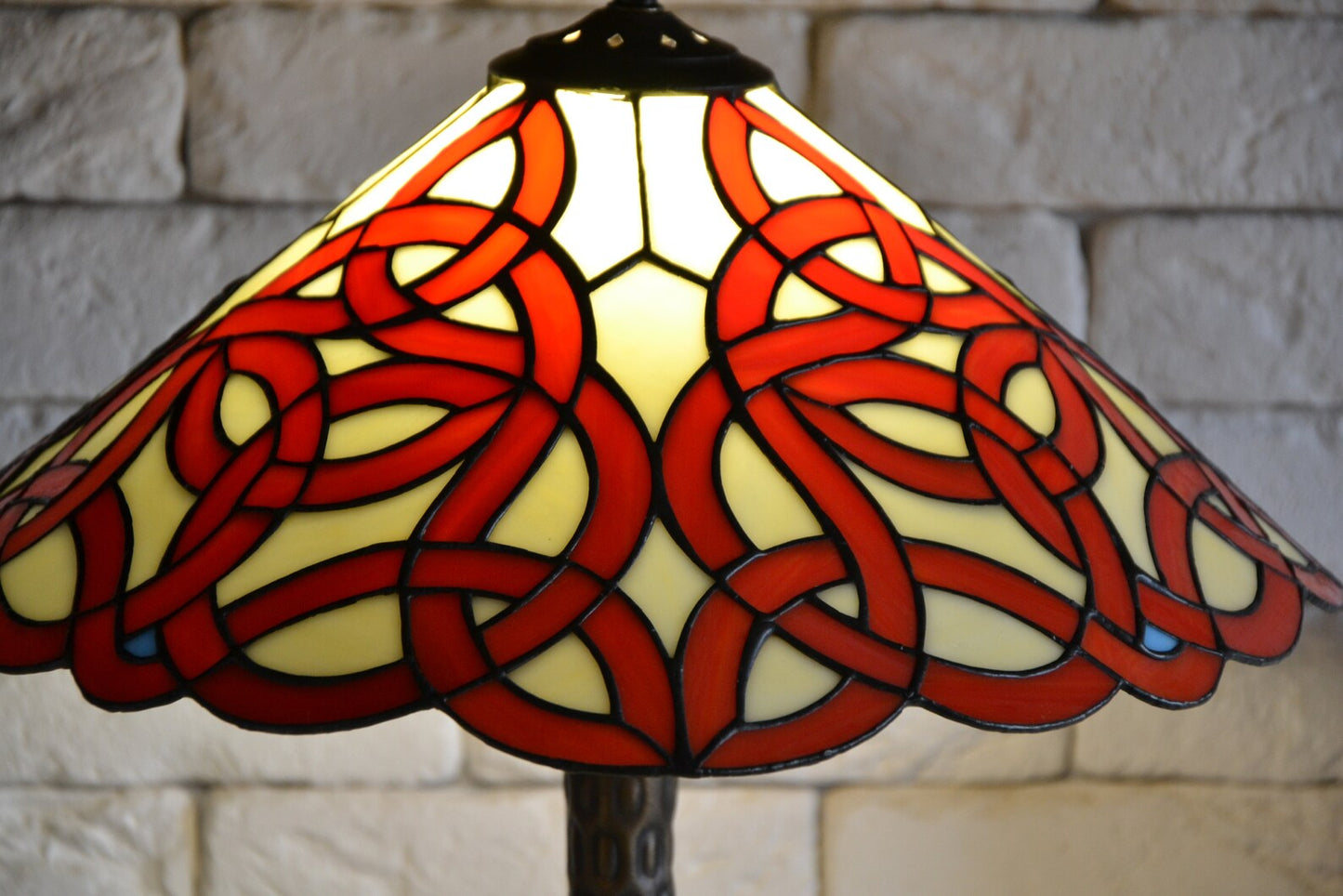 Tiffany lamp Table lamp Stained glass desk lamp Mother's day gift Uroboros pattern Tiffany style lamp Bronze base Red lamp