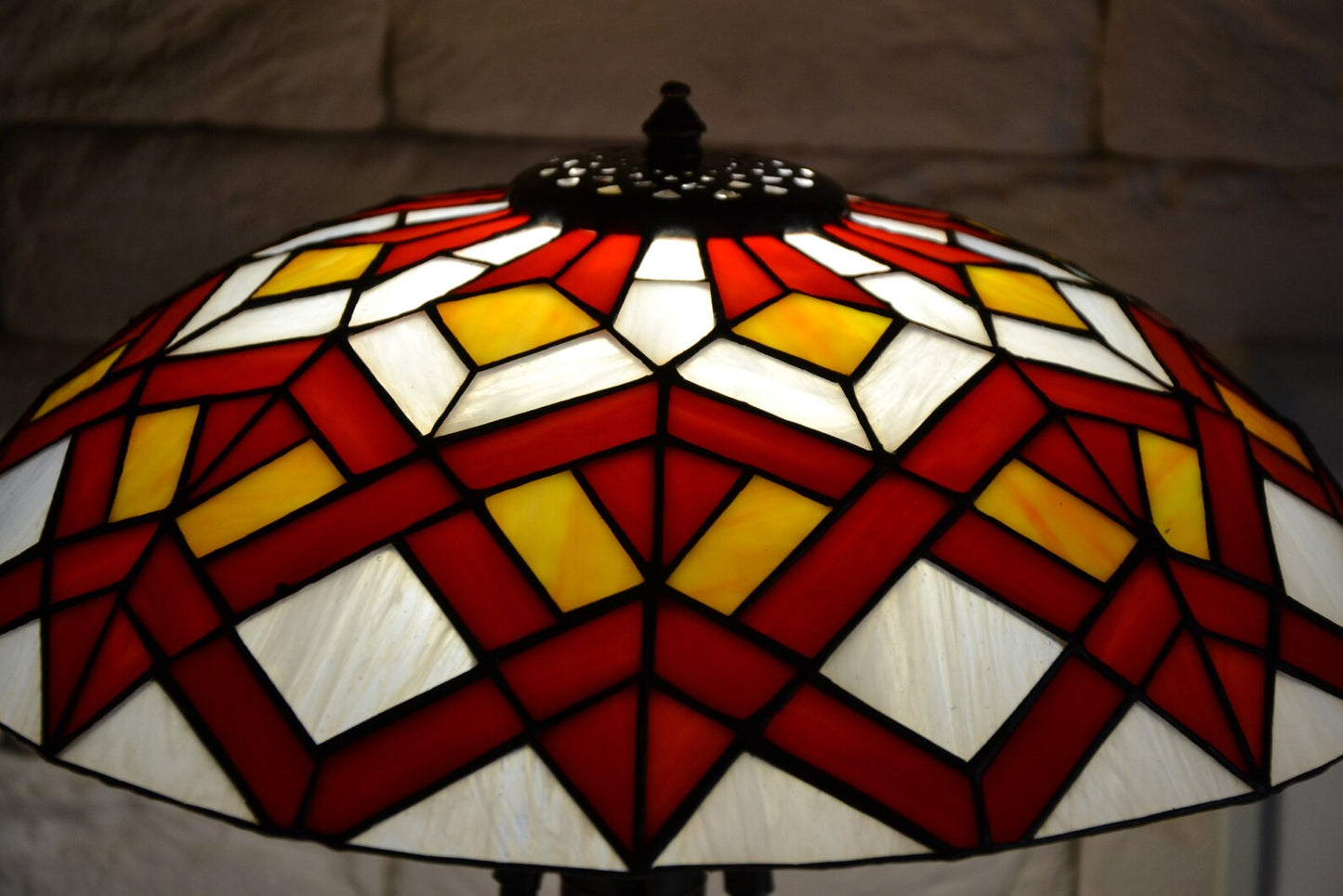 Tiffany lamp Stained glass lamp Geometric pattern Red table lamp Desk lamp Bronze base Mother's day gift