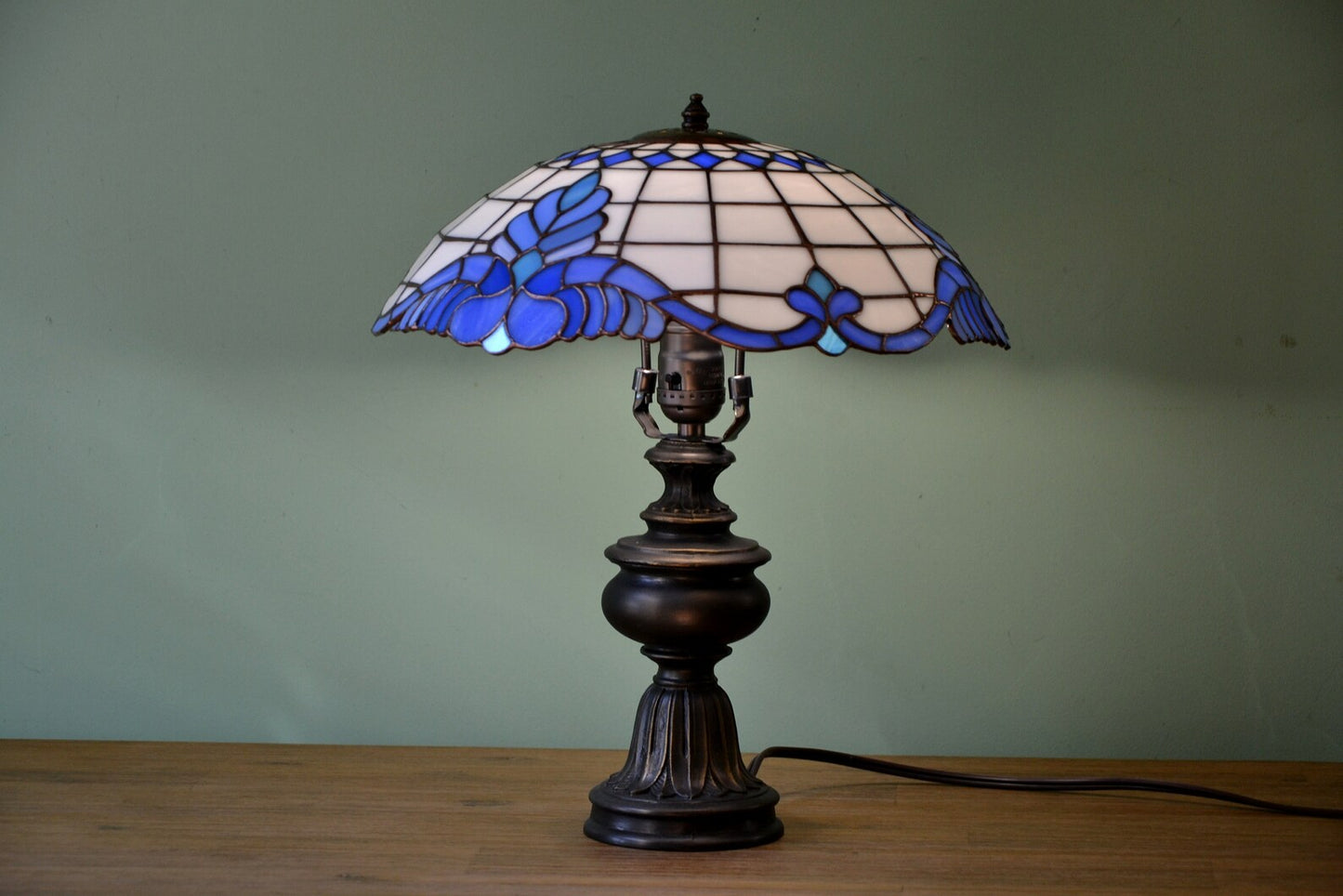 Stained glass table lamp Tiffany style Classic Tiffany design Desk lamp White & blue lamp Baroc pattern Mother's day gift Living room decor
