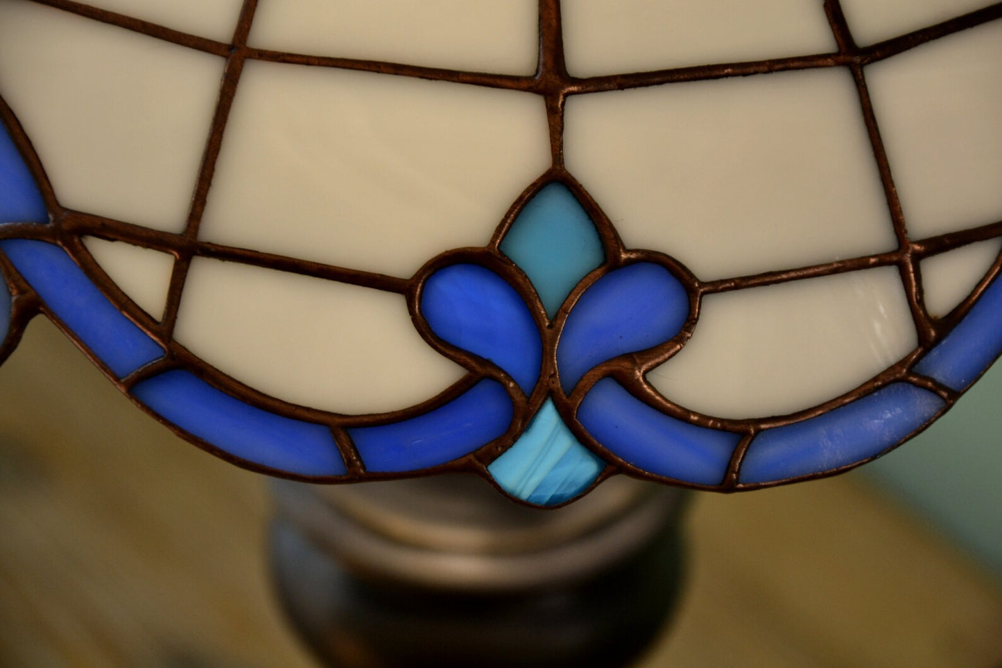 Stained glass table lamp Tiffany style Classic Tiffany design Desk lamp White & blue lamp Baroc pattern Mother's day gift Living room decor